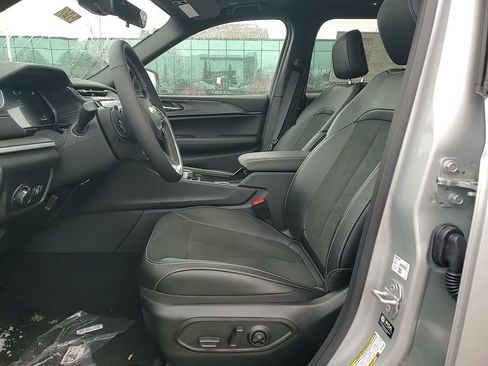 New 2025 Jeep Grand Cherokee L Altitude image 23