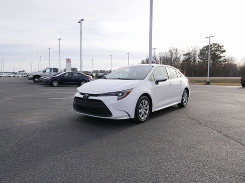Used 2023 Toyota Corolla LE image 8