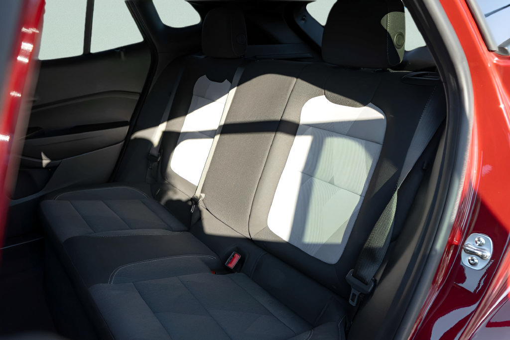 Used 2025 Chevrolet Trax RS FWD image 16