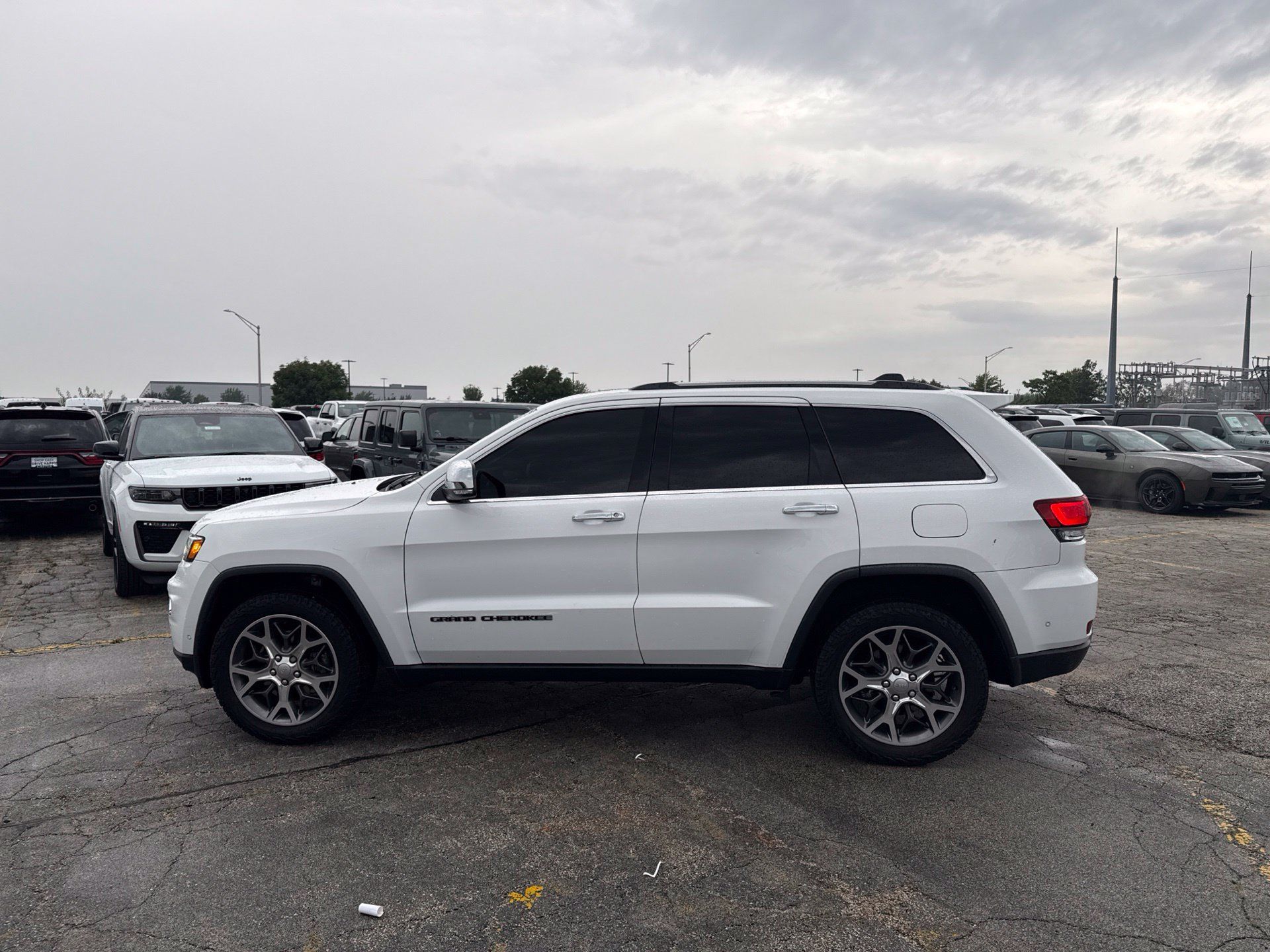 Used 2021 Jeep Grand Cherokee Limited w/ Premium Lighting Group AWD/4WD image 9