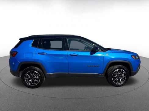 Used 2025 Jeep Compass Trailhawk image 16