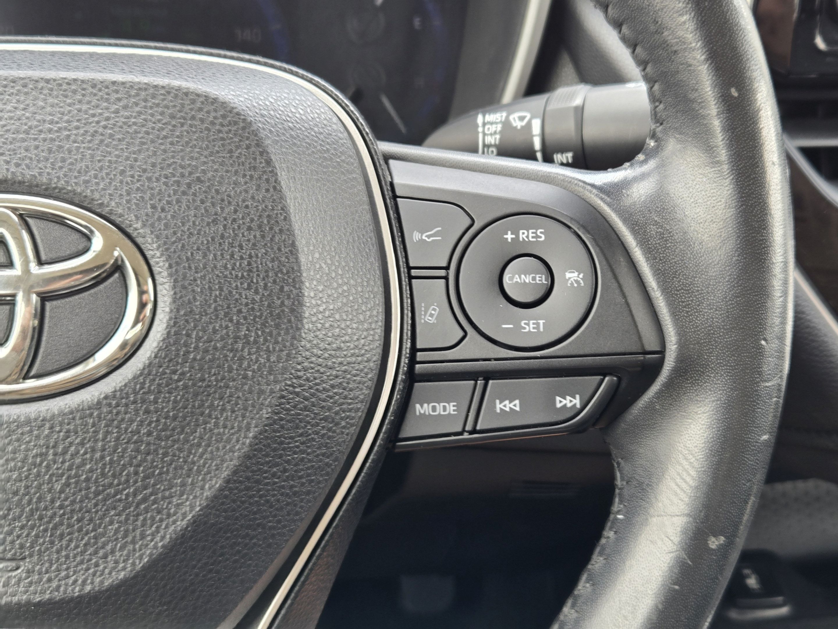 Used 2020 Toyota Corolla XLE FWD image 25