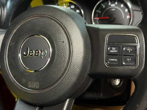Used 2012 Jeep Wrangler Unlimited Sahara w/ Connectivity Group AWD/4WD image 22