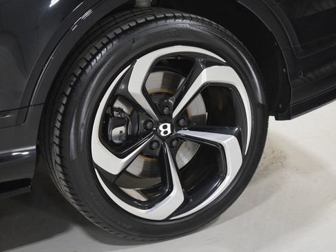 Certified 2022 Bentley Bentayga image 18