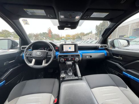 Used 2025 Toyota Tacoma TRD Off-Road image 31