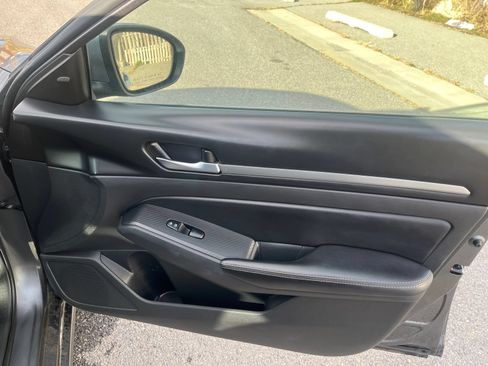 Used 2022 Nissan Altima 2.5 SV FWD image 17