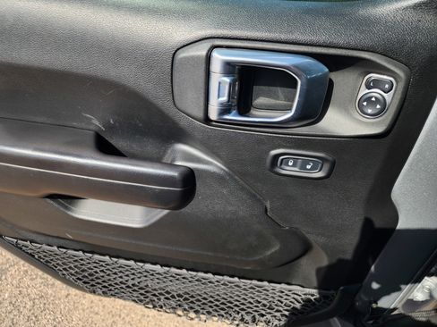 Used 2021 Jeep Gladiator Rubicon AWD/4WD image 17