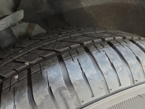 Used 2024 Chrysler Pacifica Limited FWD image 25