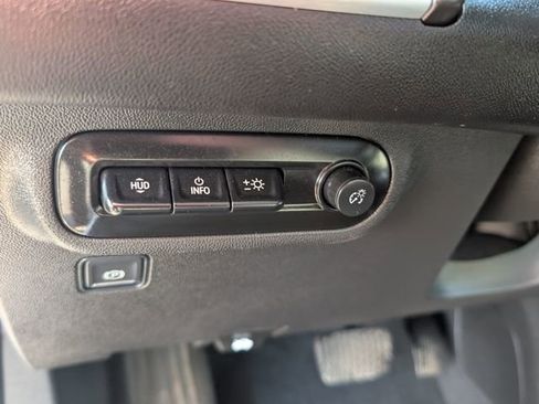 Used 2022 GMC Terrain SLT w/ Infotainment Package II image 17