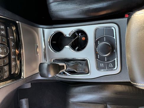 Used 2020 Jeep Grand Cherokee Limited image 23