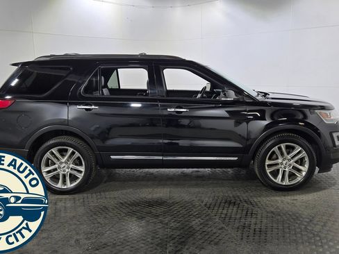 Used 2017 Ford Explorer Limited w/ Equipment Group 301A AWD/4WD image 8