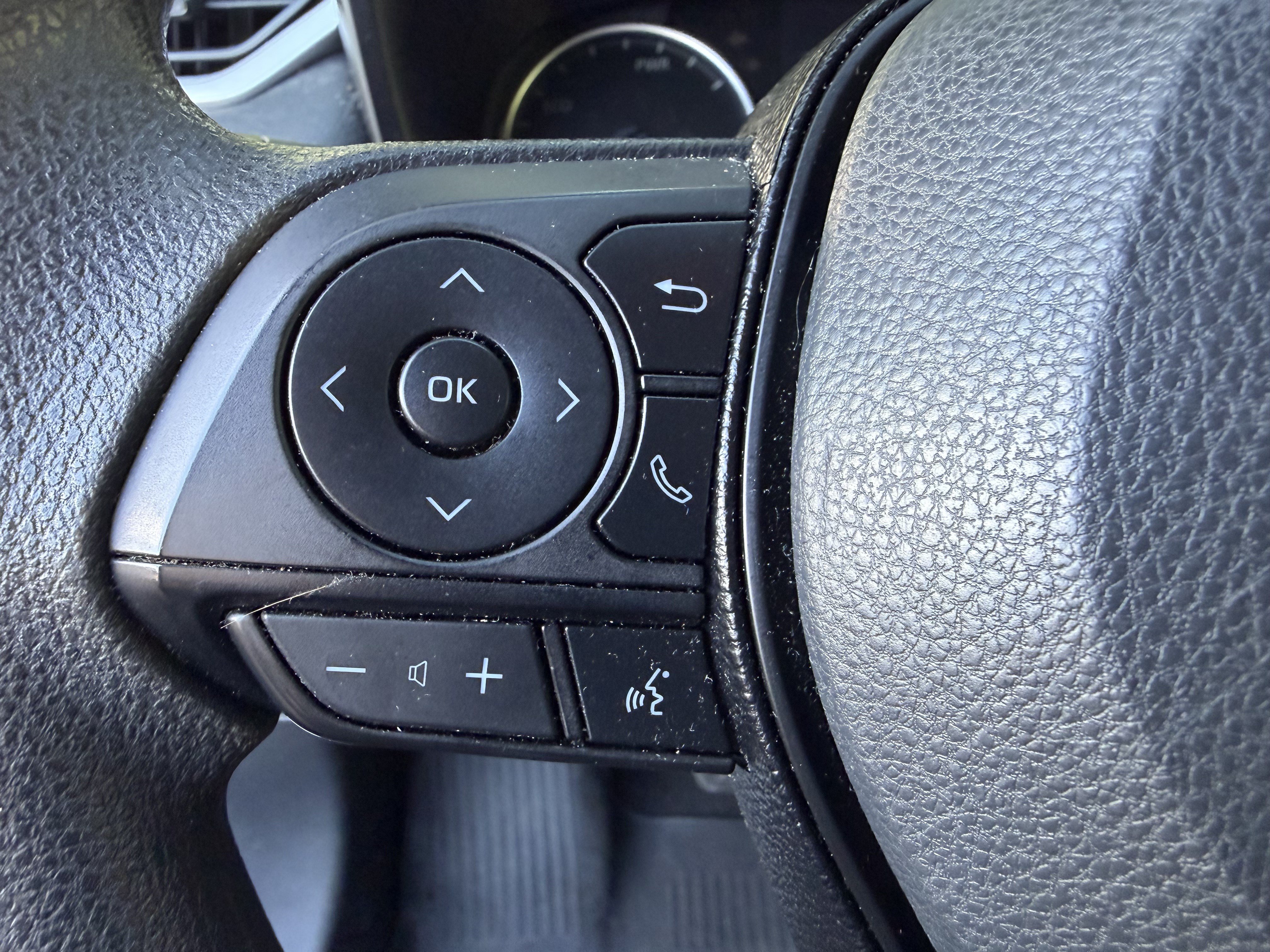 Used 2019 Toyota RAV4 LE AWD/4WD image 19