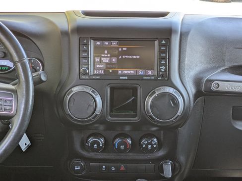 Certified 2018 Jeep Wrangler Unlimited Sport w/ Connectivity Group image 17