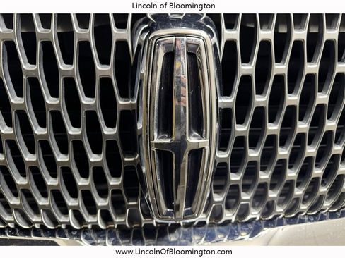 Used 2019 Lincoln Navigator Select AWD/4WD image 11