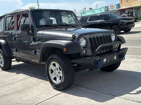 Used 2017 Jeep Wrangler Unlimited Sport w/ Connectivity Group AWD/4WD image 15
