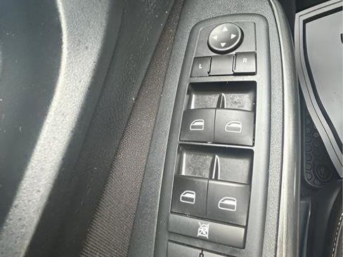 Used 2016 Jeep Cherokee Sport image 19