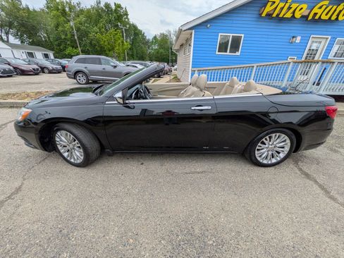 Used 2011 Chrysler 200 Limited FWD image 2