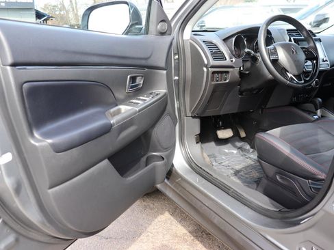 Used 2025 Mitsubishi Outlander Sport SE image 10