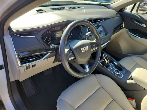 Used 2023 Cadillac XT4 Premium Luxury image 24