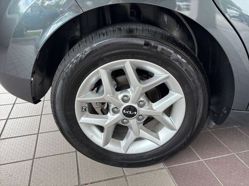 Used 2025 Kia Soul LX w/ LX Technology Package FWD image 27