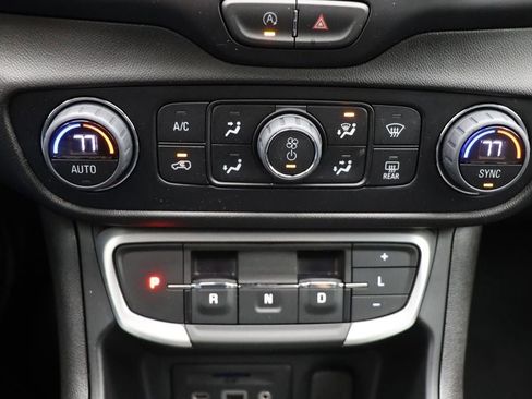 Used 2024 GMC Terrain SLT image 20