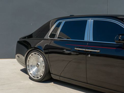 Used 2021 Rolls-Royce Phantom Sedan RWD image 36