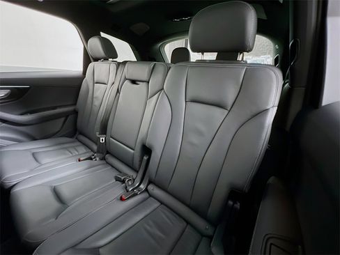 Used 2025 Audi Q7 3.0T Premium Plus image 23
