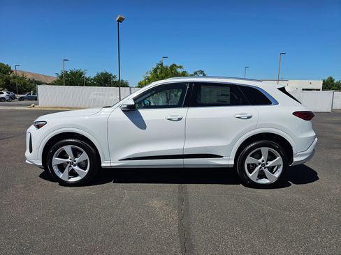 New 2025 Audi Q5 Premium Plus image 3