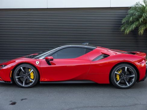 Used 2021 Ferrari SF90 Stradale Base image 2