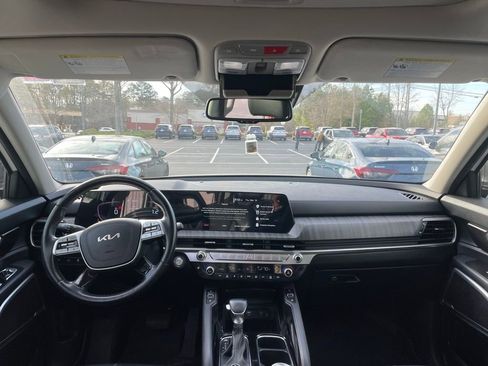 Used 2023 Kia Telluride EX w/ EX Captain's Chair Package image 5