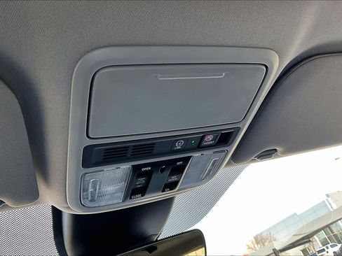 Certified 2024 Honda Odyssey Elite image 31