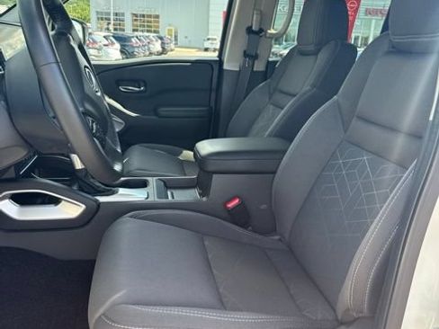 Certified 2025 Nissan Frontier SV w/ SV Convenience Package AWD/4WD image 9