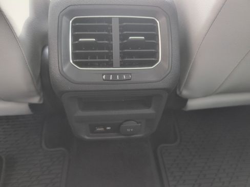 Used 2018 Volkswagen Tiguan SE w/ Panoramic Sunroof Package image 31