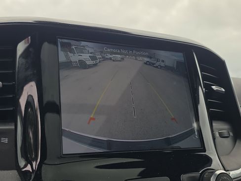 Used 2022 RAM 1500 Laramie AWD/4WD image 32