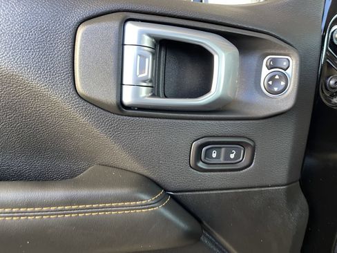 New 2026 Jeep Wrangler Unlimited Sahara AWD/4WD image 13