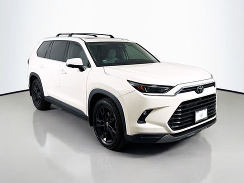 Used 2024 Toyota Grand Highlander Limited image 3