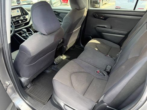Used 2022 Toyota Highlander LE image 15