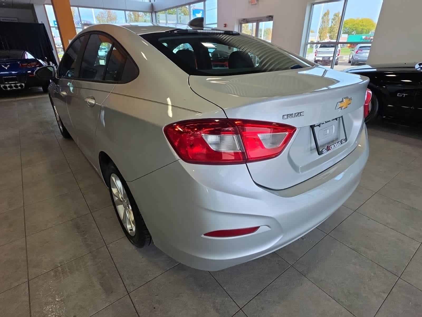 Used 2019 Chevrolet Cruze LS w/ LS Convenience Package FWD image 10