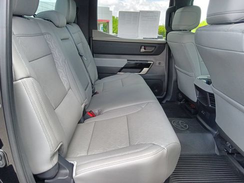 Used 2025 Toyota Tundra Limited AWD/4WD image 30