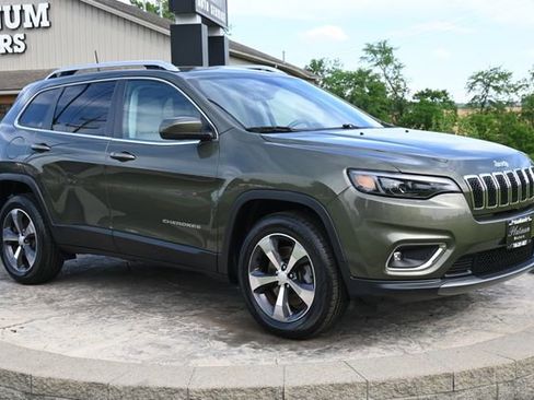 Used 2019 Jeep Cherokee Limited AWD/4WD image 3