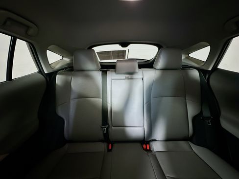 Used 2023 Toyota Venza LE image 30