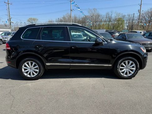 Used 2012 Volkswagen Touareg Sport image 14