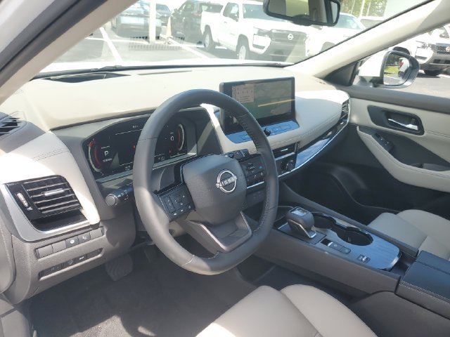 Used 2025 Nissan Rogue SL w/ SL Premium Package FWD image 14