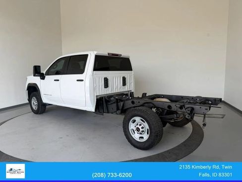 Used 2021 GMC Sierra 2500 4x4 Crew Cab w/ Convenience Package image 3