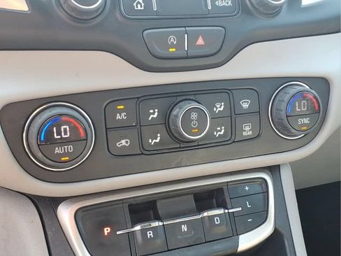 Used 2024 GMC Terrain SLT w/ Infotainment Package II AWD/4WD image 9