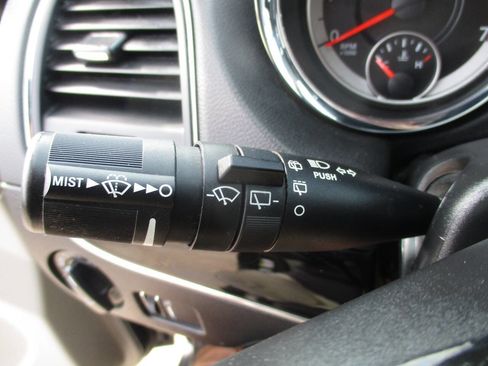 Used 2020 Dodge Grand Caravan SXT image 19