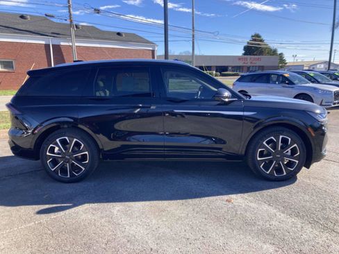 New 2025 Lincoln Nautilus Reserve image 2