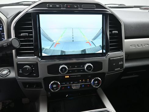 Used 2022 Ford F250 Lariat w/ Lariat Ultimate Package AWD/4WD image 2
