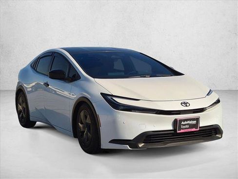 Used 2021 Toyota Prius Prime Limited FWD image 3