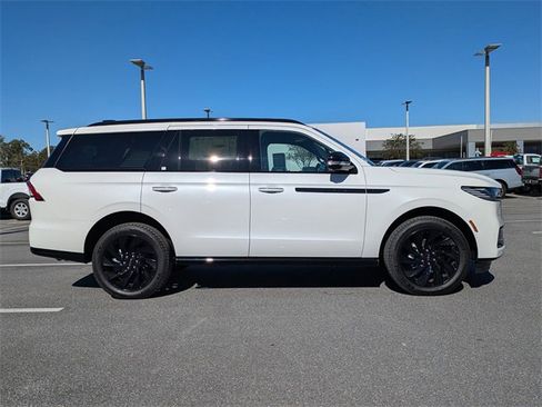 New 2025 Lincoln Navigator Reserve w/ Jet Appearance Package image 3